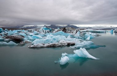 İzlanda 'da Jokulsarlon' daki buzdağları..