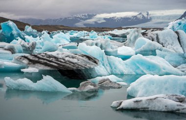 İzlanda 'da Jokulsarlon' daki buzdağları..