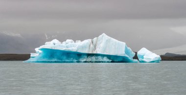 İzlanda 'da Jokulsarlon' daki buzdağları..