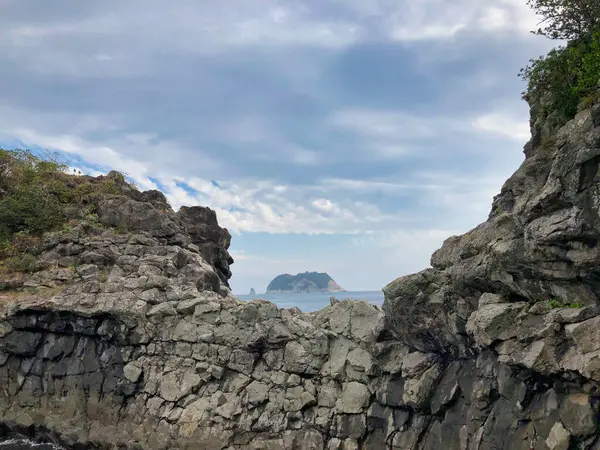 Güney Kore 'deki ada ve kayalardan manzara