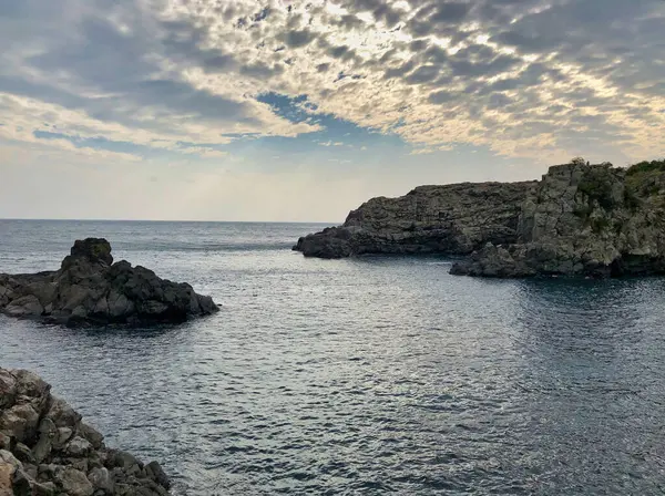 Güney Kore 'deki ada ve kayalardan manzara