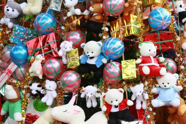 Hediye ya mutlu bir yeni yıl günü ya da mutlu bir noel günü için. Partide kalanlara verilen hediyelerin çoğu. Parti konsepti ve yeni yıl partisinin teması. Hediyeyi aldığın için mutlu bayram. 