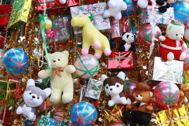 Hediye ya mutlu bir yeni yıl günü ya da mutlu bir noel günü için. Partide kalanlara verilen hediyelerin çoğu. Parti konsepti ve yeni yıl partisinin teması. Hediyeyi aldığın için mutlu bayram. 