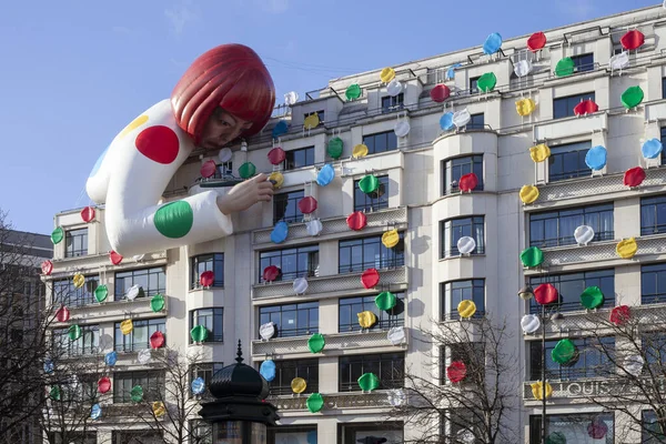 Paris France January 2023 Yayoi Kusama Louis Vuitton Giant Sculpture Obrazy Stockowe bez tantiem