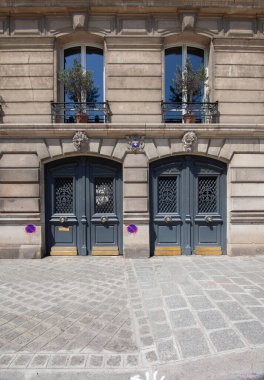 PARIS, FRANCE - 08 Haziran 2023: Paris 'in güzel kapıları