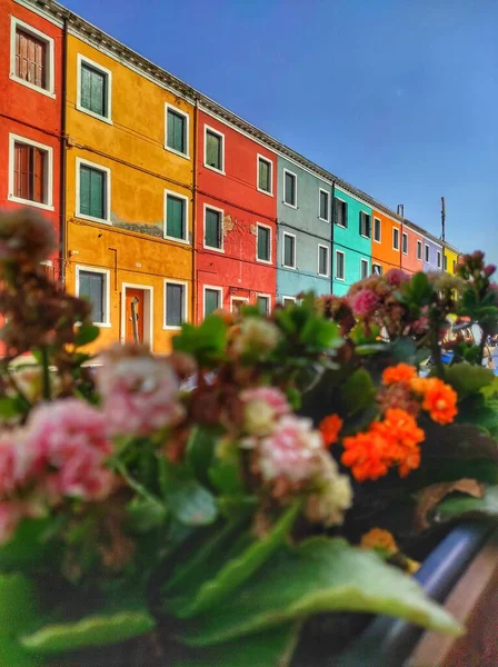 Burano Italië 2023 Venetië Bezienswaardigheid Burano Eiland Kanaal Kleurrijke Huizen — Stockfoto