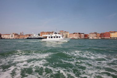 Venedik, İtalya - 11 Temmuz 2023 Venedik Büyük Kanalı.