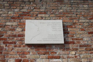 Venedik, İtalya - 14 Haziran 2023: Venedik 'te tedavi edilemeyenlerin seti üzerine şair Joseph Brodsky' nin anma plaketi