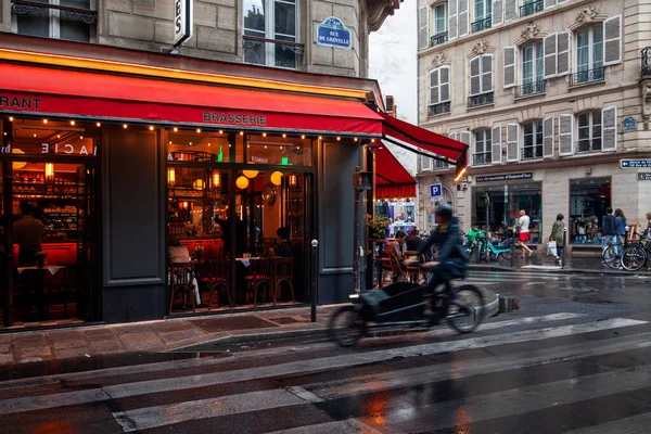 Paříž Francie Července 2023 Ulice Paříže Dešti — Stock fotografie