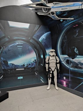 PARIS, FRANCE - 08 / 31 / 2023: GALAXY FANS: GALAZETECİ YILDIZ YILDIZ WARS ExHIBITION