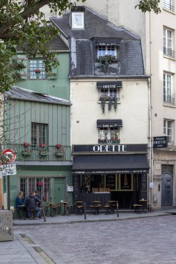 PARIS, FRANCE - 1 Kasım 2023: Odette 'in evi. Muhallebi böreklerinde uzmanlaşmış bir pastane..