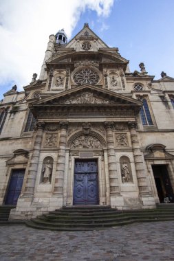 PARIS, FRANCE - 01 / 06 / 2024: Saint-Etienne-du-Mont, Paris 'teki Saint Genevieve tepesindeki bir Katolik kilisesi..