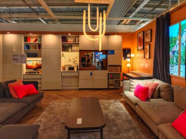 PARIS, FRANCE - 24 Mart 2025: IKEA İç İşleri hazır çözümler. IKEA, modern İskandinav tarzında tasarıma odaklanmıştır.
