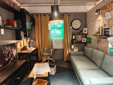 PARIS, FRANCE - 24 Mart 2025: IKEA İç İşleri hazır çözümler. IKEA, modern İskandinav tarzında tasarıma odaklanmıştır.