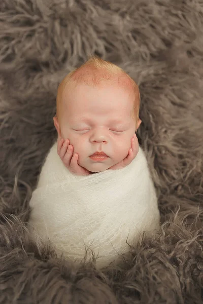 Newborn Baby Wrapped Cloth Sleeps Fur Cute Portrait Child Close — Stock Photo, Image