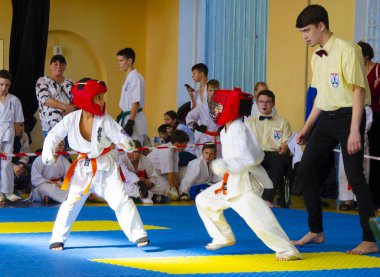 Kyokushinkai karate turnuvası, sporcuların düellosu Ukrayna, Dnepropetrovsk bölgesi, Kamenskoye kenti 10 / 08 / 2022 'de gerçekleşti.