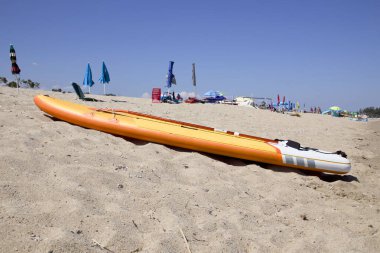 Yaz tatilinde plajda SUP yönetim kurulu