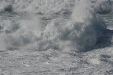 Alghero, Sardinya, İtalya 'da dalgalar