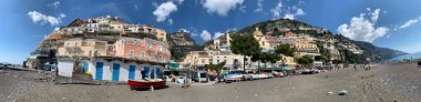 Positano kıyı kasabası manzarası, İtalya