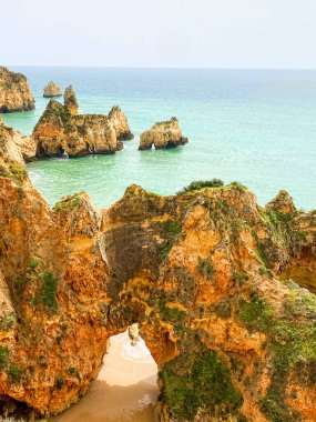 Kayalıkların manzarası, Praia da Rocha, Portimao, Algarve, Portekiz, Avrupa.
