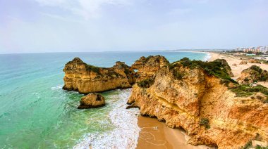 Kayalıkların manzarası, Praia da Rocha, Portimao, Algarve, Portekiz, Avrupa.