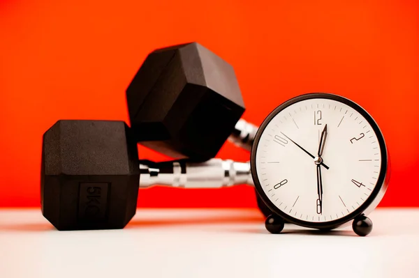 Белые Часы Гантели Время Установить График Тренировок Время Упражнения Стоковое Изображение