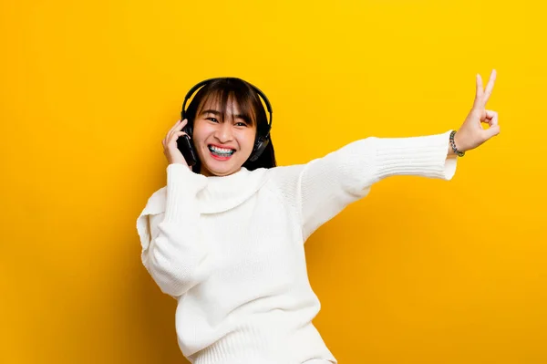 Φορώντας Ακουστικά Ακούγοντας Μουσική Απολαύστε Κλασικά Είδη Μουσικής Απολαύστε Ακούγοντας — Φωτογραφία Αρχείου