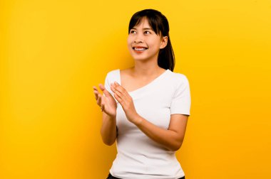 Ellerinizi çırpın ve etrafınızdakileri tebrik edin. Başarını tebrik ederim. Tebrikler, gülümseyin, takdir edin, pozitif enerji, teşvik