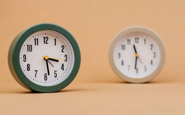 Ξυπνητήρι Ρολόι Λέει Χρόνο Υπενθύμιση Εργασίας Χρονοδιάγραμμα Των Επαγγελματικών Ραντεβού — Φωτογραφία Αρχείου