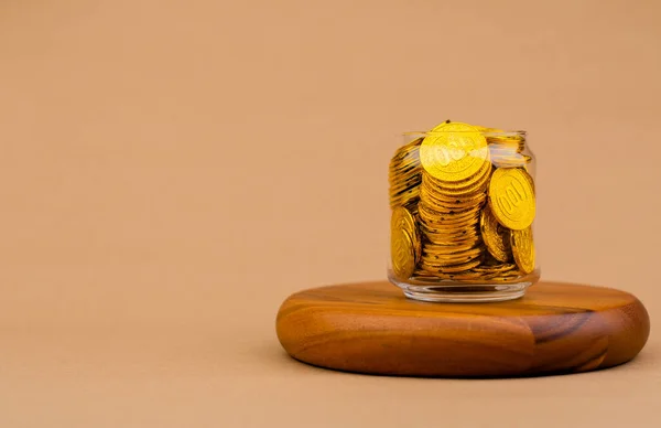 Goud Besparen Een Glazen Pot Onroerend Goed Kostbaarheden Gouden Munten — Stockfoto