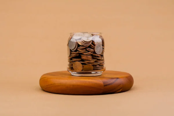 Geld Besparen Een Glazen Pot Salaris Contant Geld Dagelijkse Geldstroom — Stockfoto