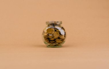 Cam kavanozda para biriktirmek yatırım kar payı maaş akışı para akışı finans ve mali yatırım bankası