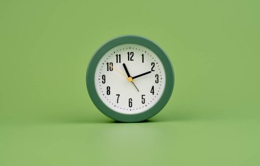 Modern çalar saat. Saati durdur. Zaman ile çalışmak günlük hayat Dakiklik, zaman kuralları