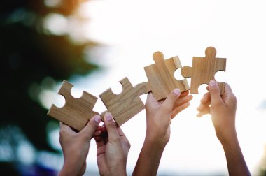 Harika bir grup işbirliği, birlik ve mutluluğun bulmacası..