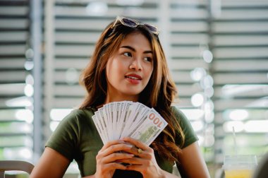 Dolar, para, gelir, finans ve yatırımları say. Para akışı. Mali muhasebe ve mali planlama.