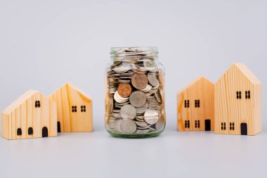 Para ve ev tasarruf paraları borsaya ve yatırım fonlarına yatırım yapmak için varlıklar yaratır. Nakit akışı ve mali kredi