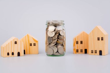 Para ve ev tasarruf paraları borsaya ve yatırım fonlarına yatırım yapmak için varlıklar yaratır. Nakit akışı ve mali kredi