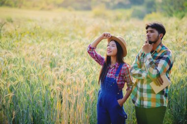 Kişisel çalışma özgürlüğü, işle mutlu olmak ve serbest çalışmanın hedefleri. Zafer ve hedeflere ulaşma