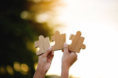 Tahta yapboz, işbirliği ve takım çalışması, paylaşım ve işte başarı.