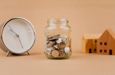 Cam kavanozda para biriktirmek, finansal varlıklar ve yatırımlar, nakit akışı, ücretler, finansal büyüme yolu.