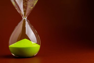 Kum Saati, Zaman Sınırları ve Stüdyo Fotoğrafçılığında Çalışma ve Yaşam Kısıtlamaları