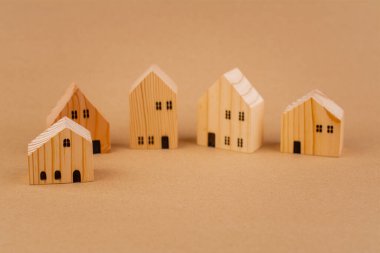 Konut evleri, küçük ahşap model evler, köy evi projeleri, ev kredileri ve ticaret