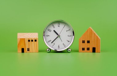 Zaman ve Yüksek Kaliteli Stüdyo Fotoğrafçılık İlk Ev İpoteği ve Nakit Para İnşa Etme Zamanı