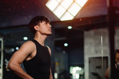 Aptal egzersizler, kas geliştirme ve sağlık, ağırlık kaldırma ve ağır antrenmanlar..