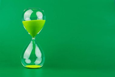 Kum Saati Fotoğraf Stüdyosu Zamanla Çalışıyor ve Kaliteli Bir Hayat Yaşıyor