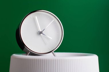 Zaman ve saatler, zaman ve yaşam süreci, zaman kuralları ve etkili zaman yönetimi.