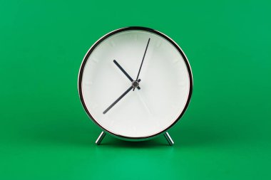 Zaman ve saatler, zaman ve yaşam süreci, zaman kuralları ve etkili zaman yönetimi.