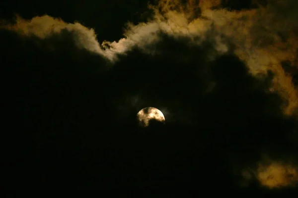 Kilátás Teliholdra Felhőkre Háttér Kép Hold — Stock Fotó