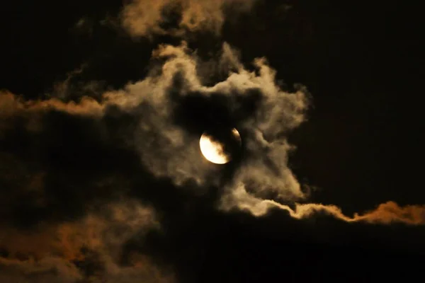 満月と雲の景色 月の背景画像 — ストック写真