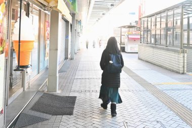 An abstract representation of passers-by in the station area. An evocative background image with a blurry pictures.